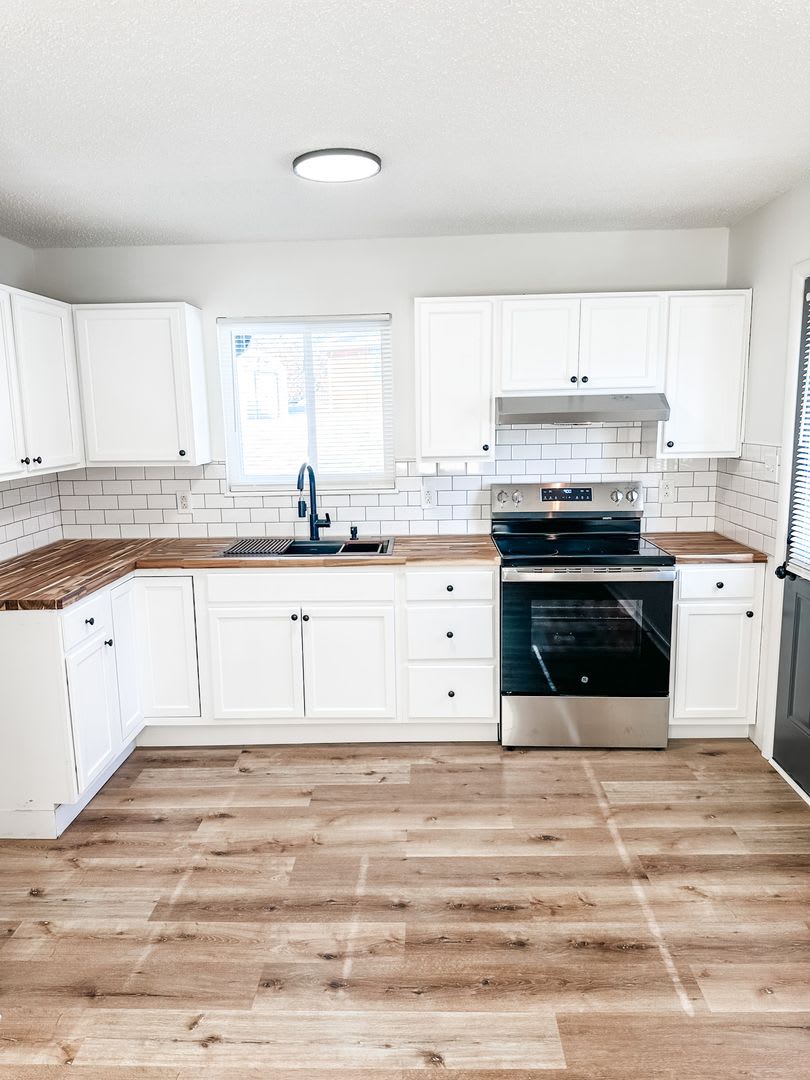 Charming Downtown Knoxville Living at 1719 Hazen Street! – photo 2