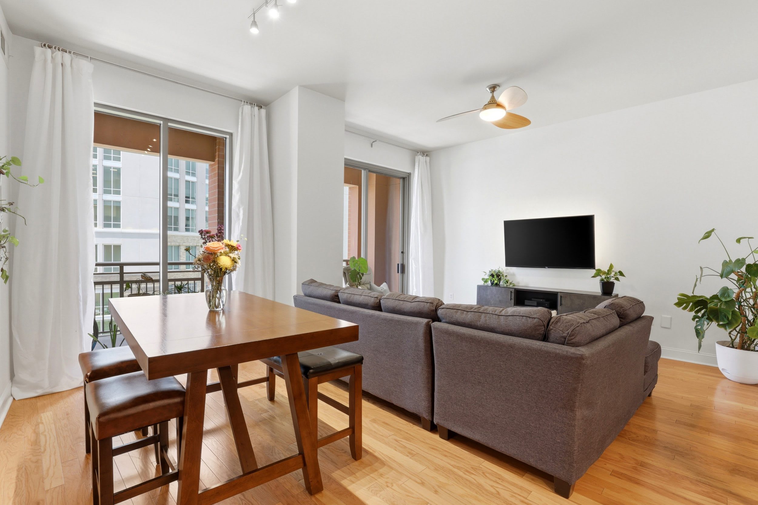 701 Royal Court 601601 – photo 5