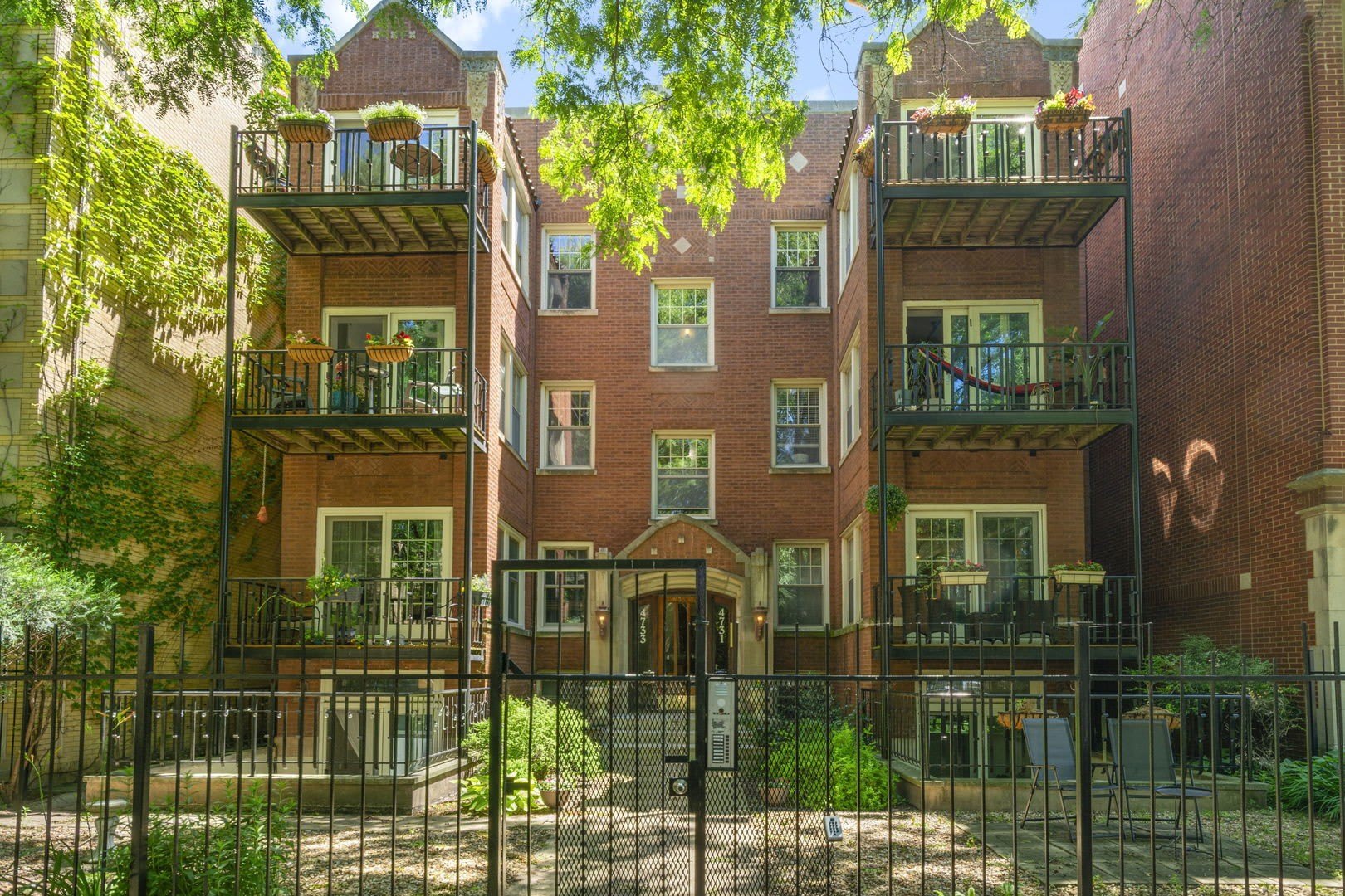 4731 N Malden Street – photo 1