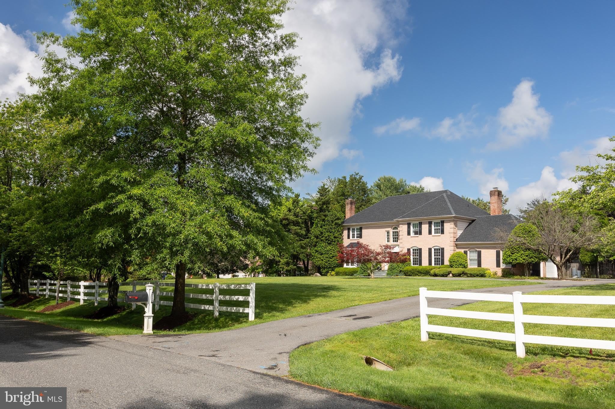 8809 SAUNDERS Lane – photo 2