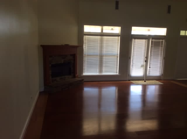 1002 Silver Lake Ct – photo 4