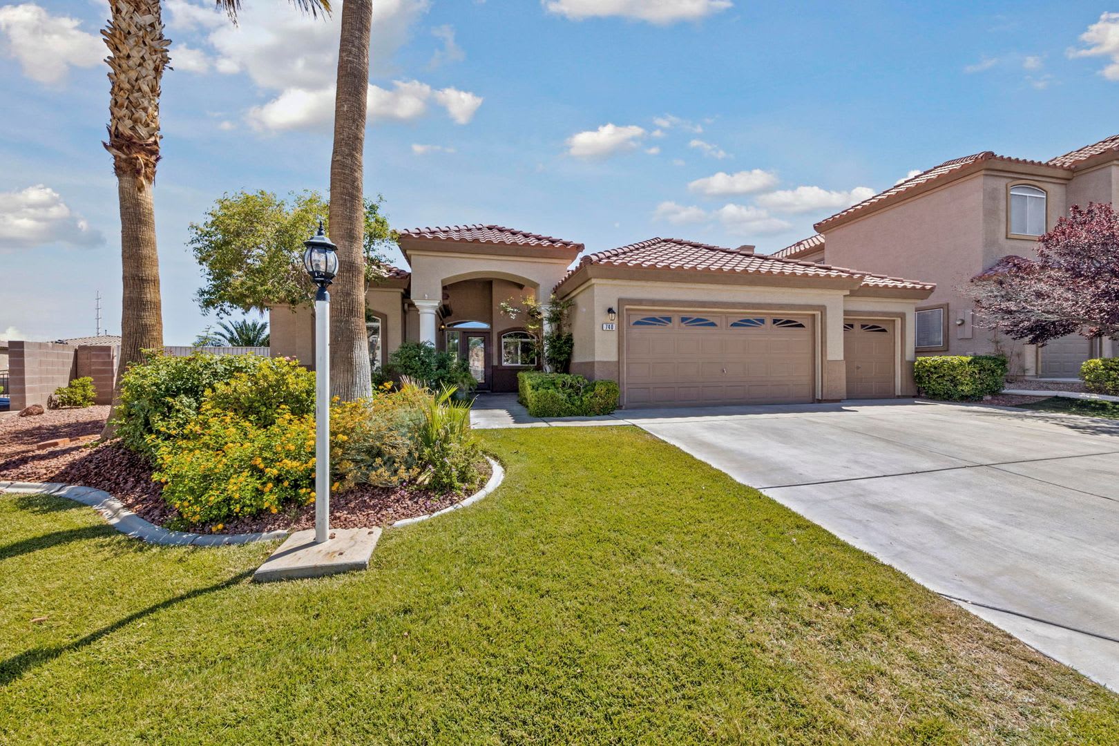 4 BEDROOM 2 BATH HOME GATED W/POOL & SPA R/V PARKING – photo 2