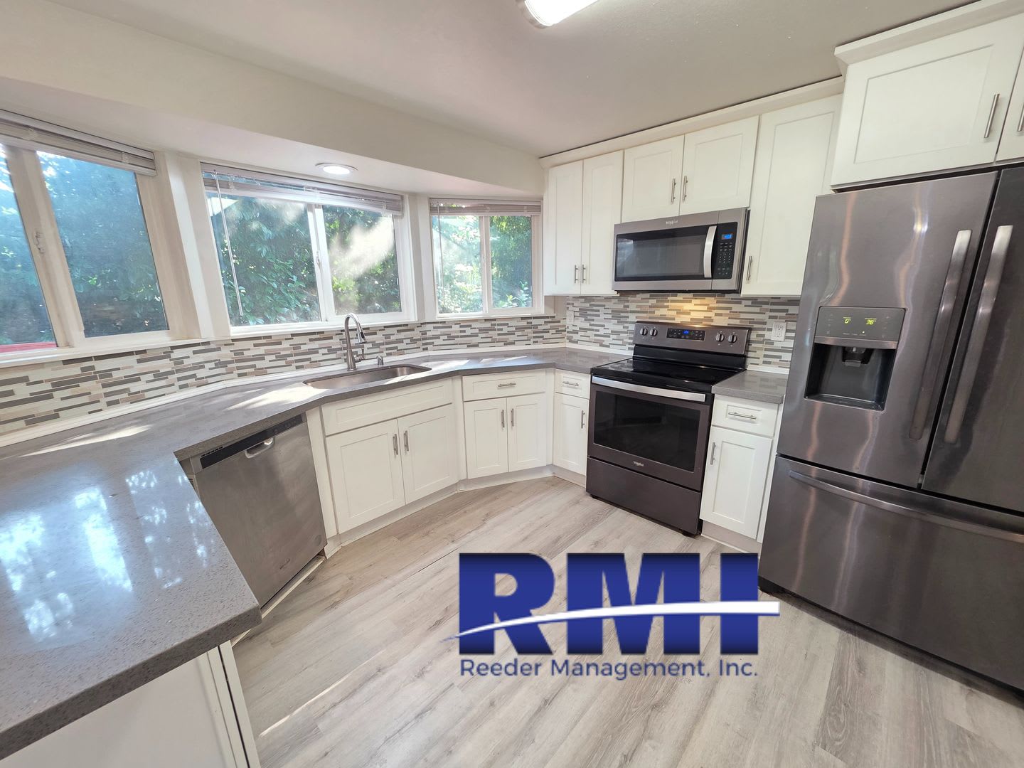 2 Bedroom Oasis with a Bonus!!!! – photo 3