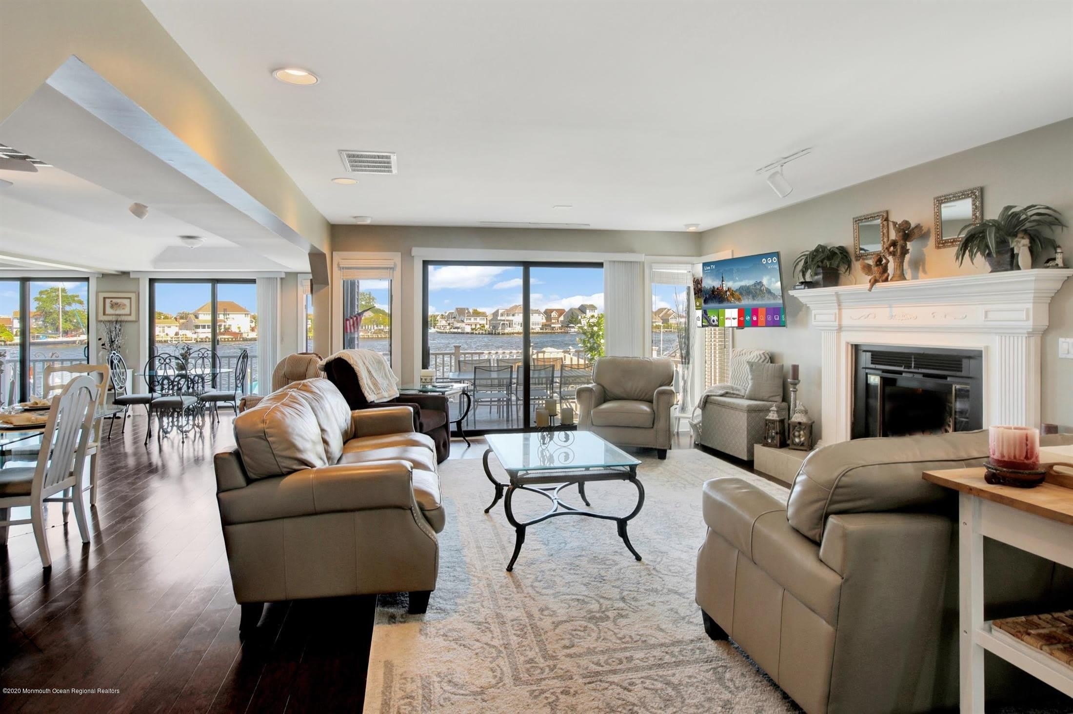 374 Aldo Drive – photo 5