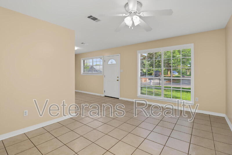 1285 Kensington Drive – photo 4