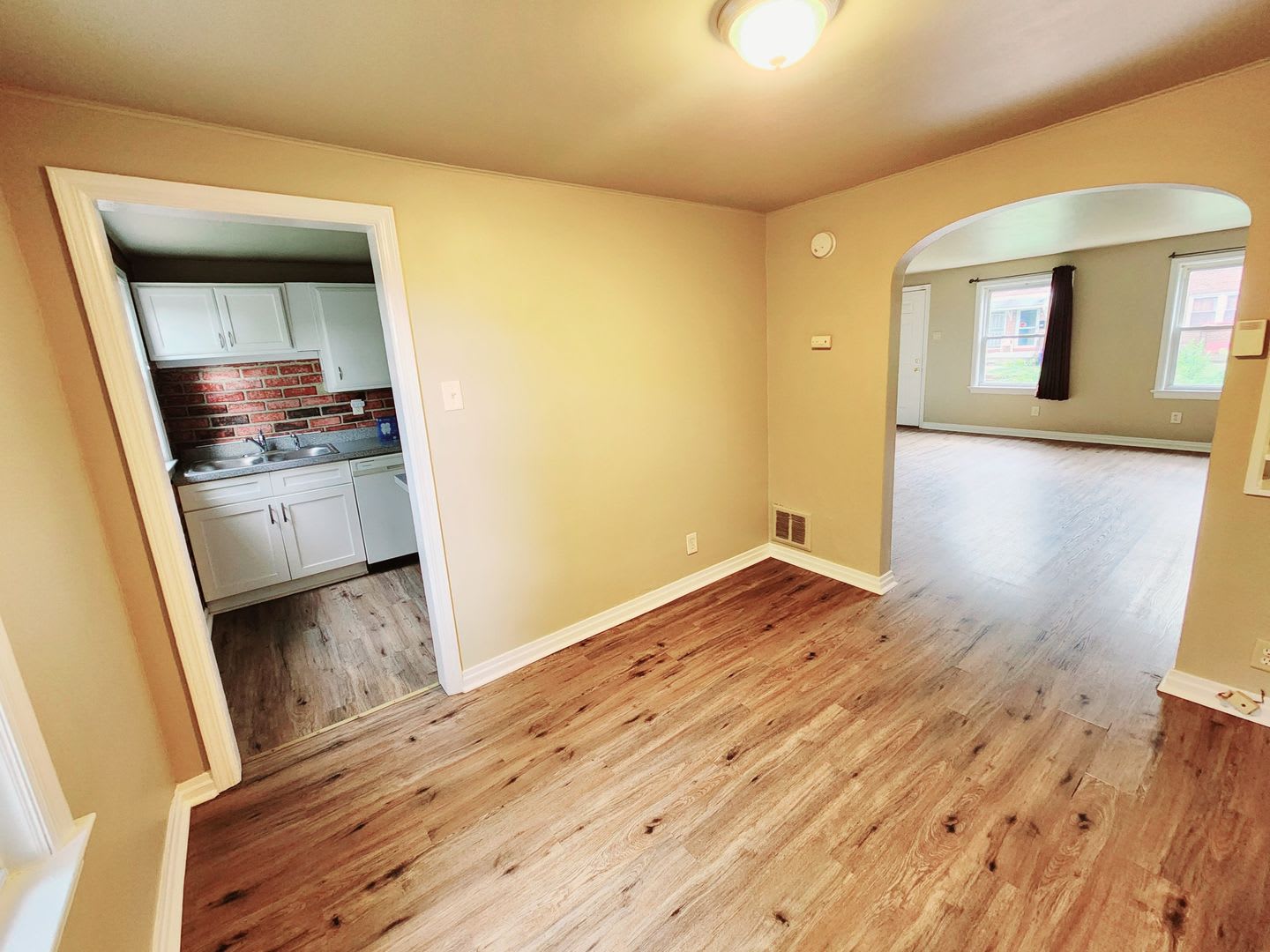 Recently Renovated 3 Bedroom in Harrisburg! – photo 3