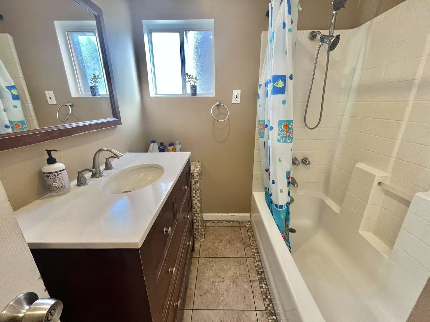 Spacious Spanish-Style Room in Prime LA Location – $900/mo – photo 3