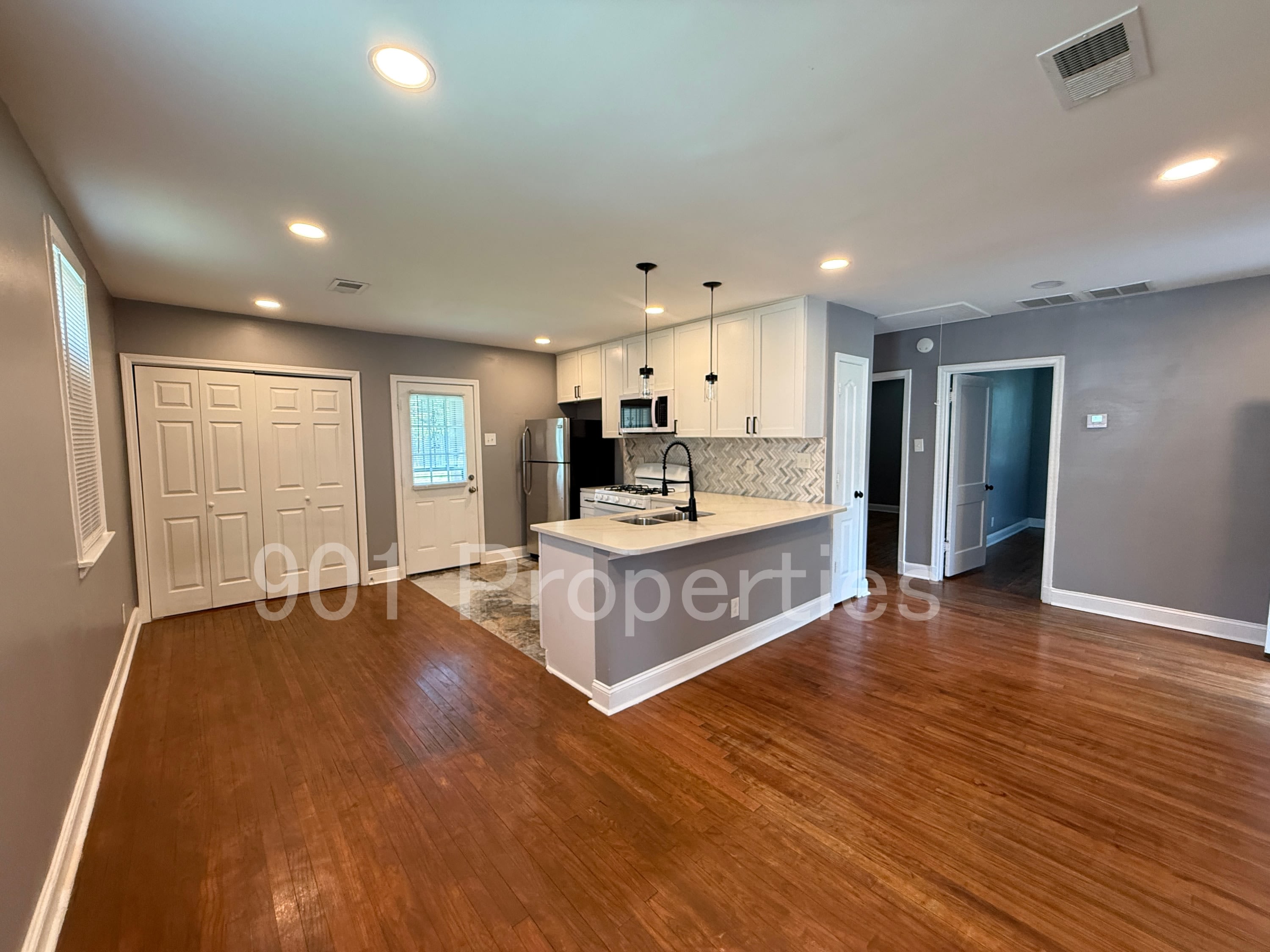 1096 McEvers Road – photo 4