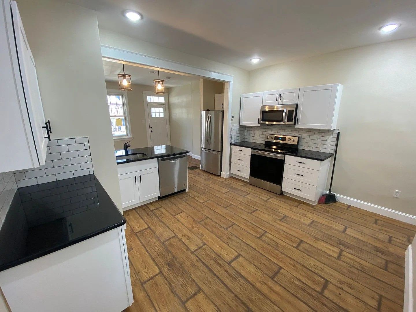 Stylish 3-Bedroom 2.5 Bath Available in Lancaster City – photo 5