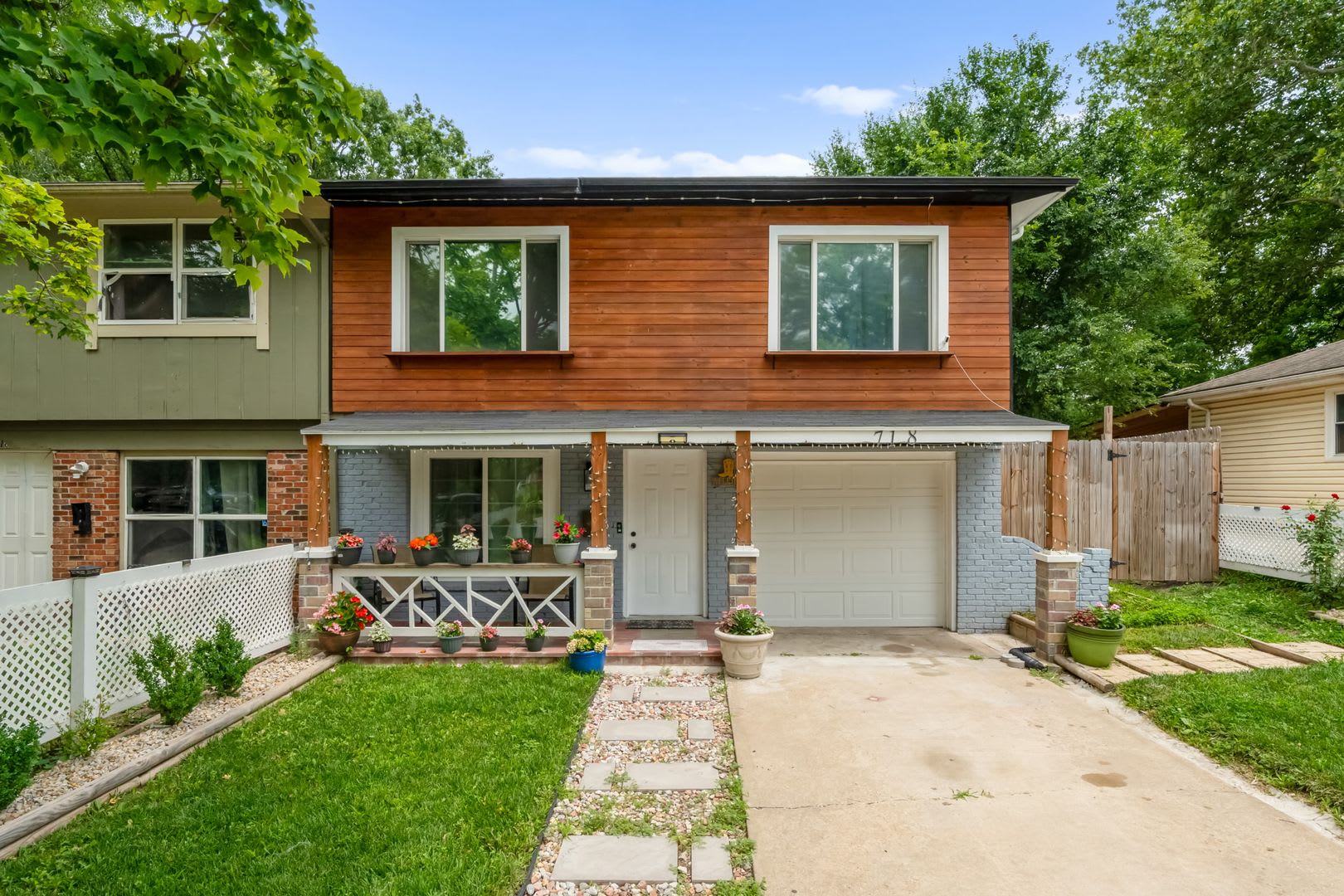 3 Bedroom Townhome With Fenced Yard and 1 Car Garage – photo 1