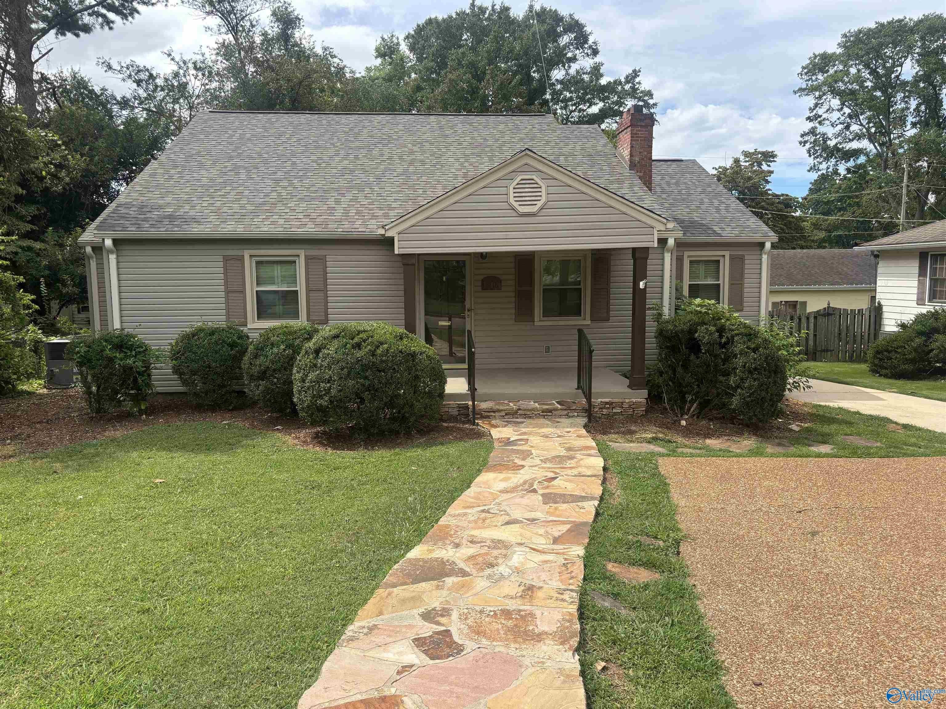 1308 Mcclung Avenue Se – photo 1