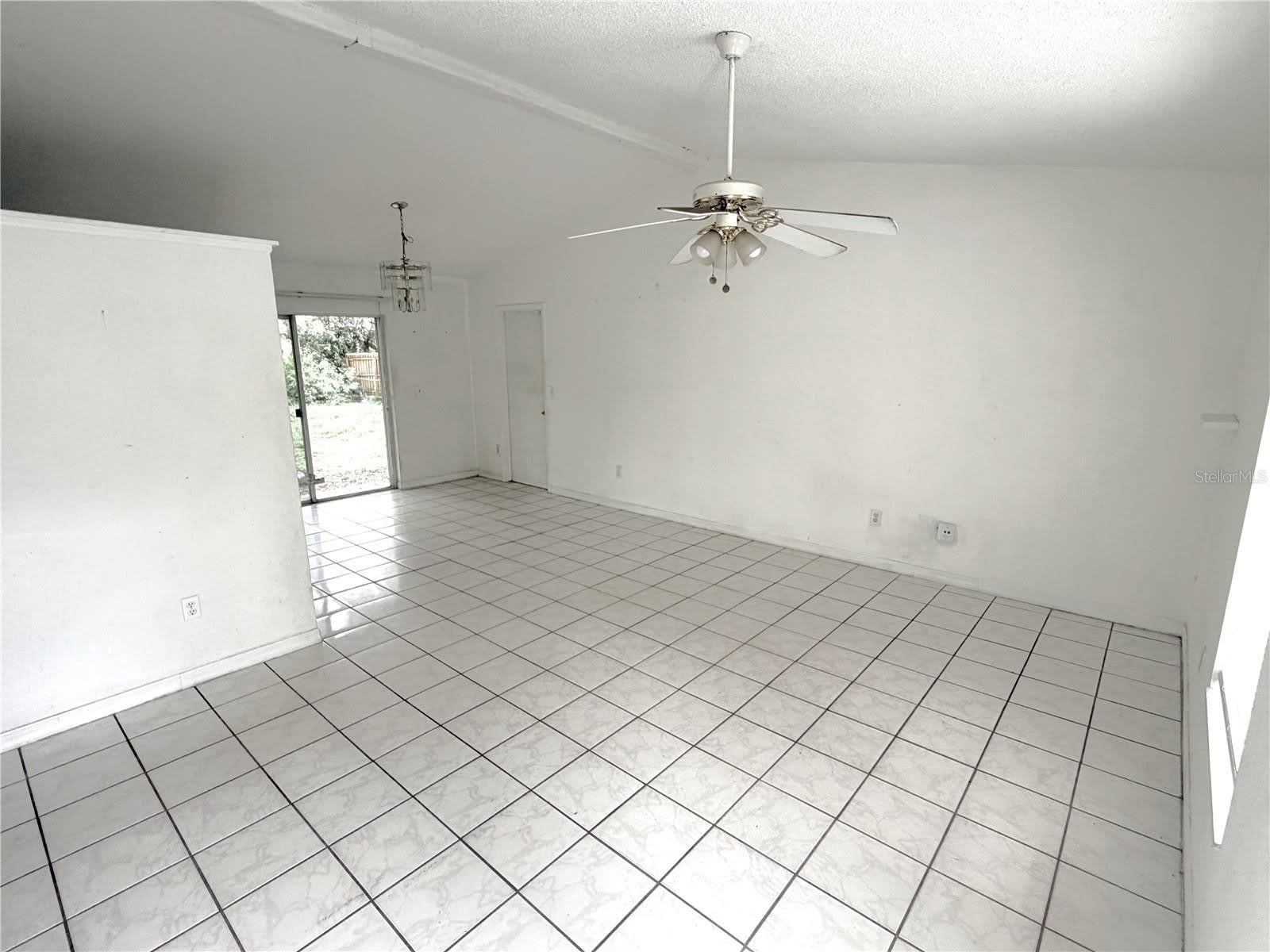 745 WHITEWOOD Drive – photo 2