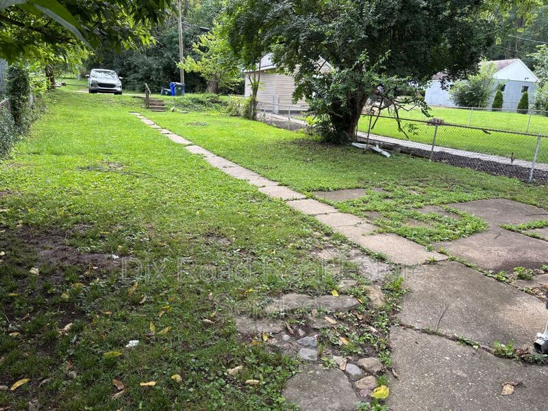 411 Millikin Street – photo 5