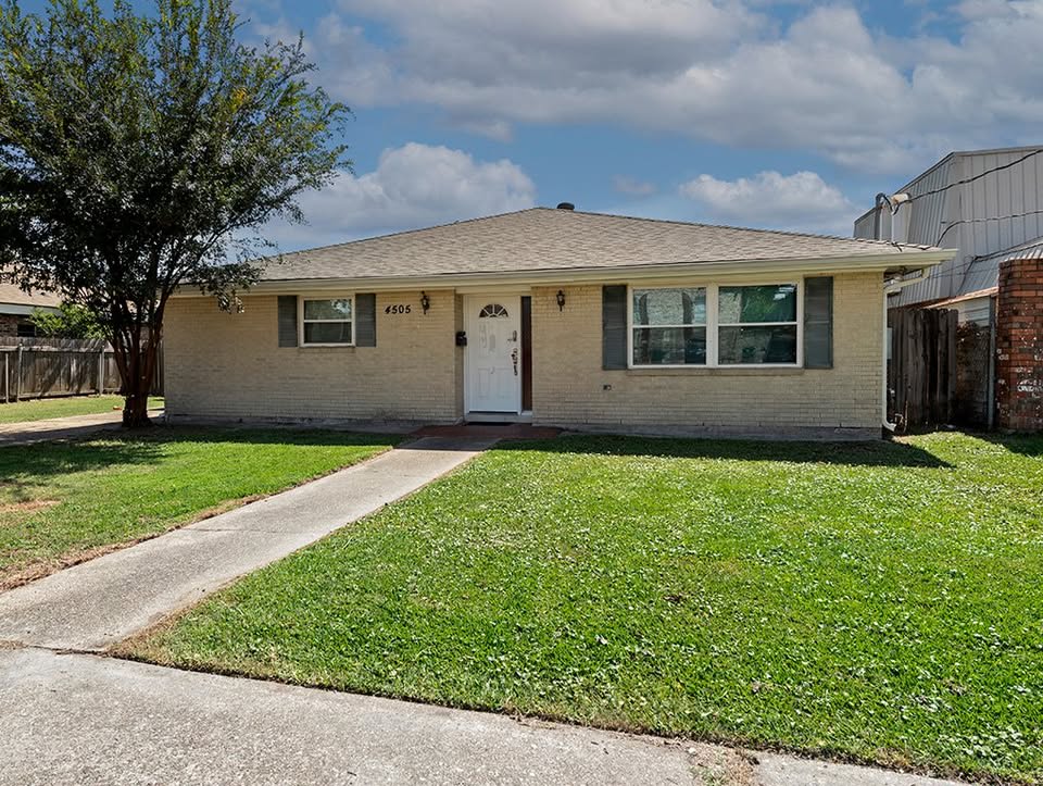 4505 Laplace Street – photo 2