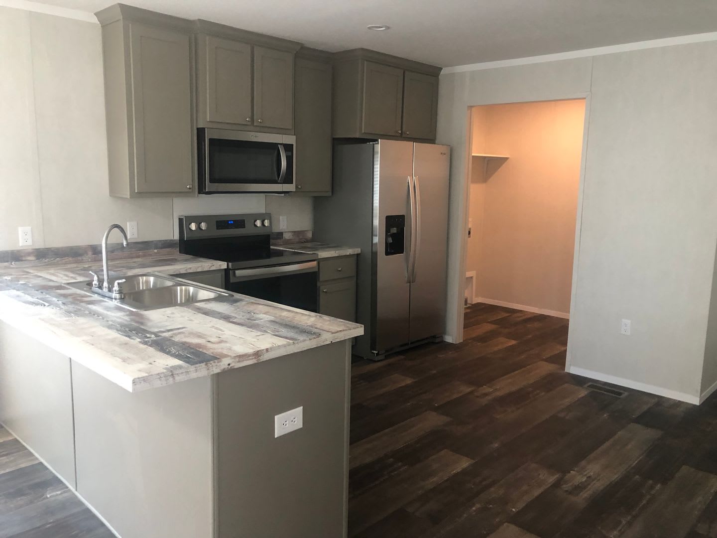 Luxury -3 Bedroom / 2 Bath Mobile Home – photo 2