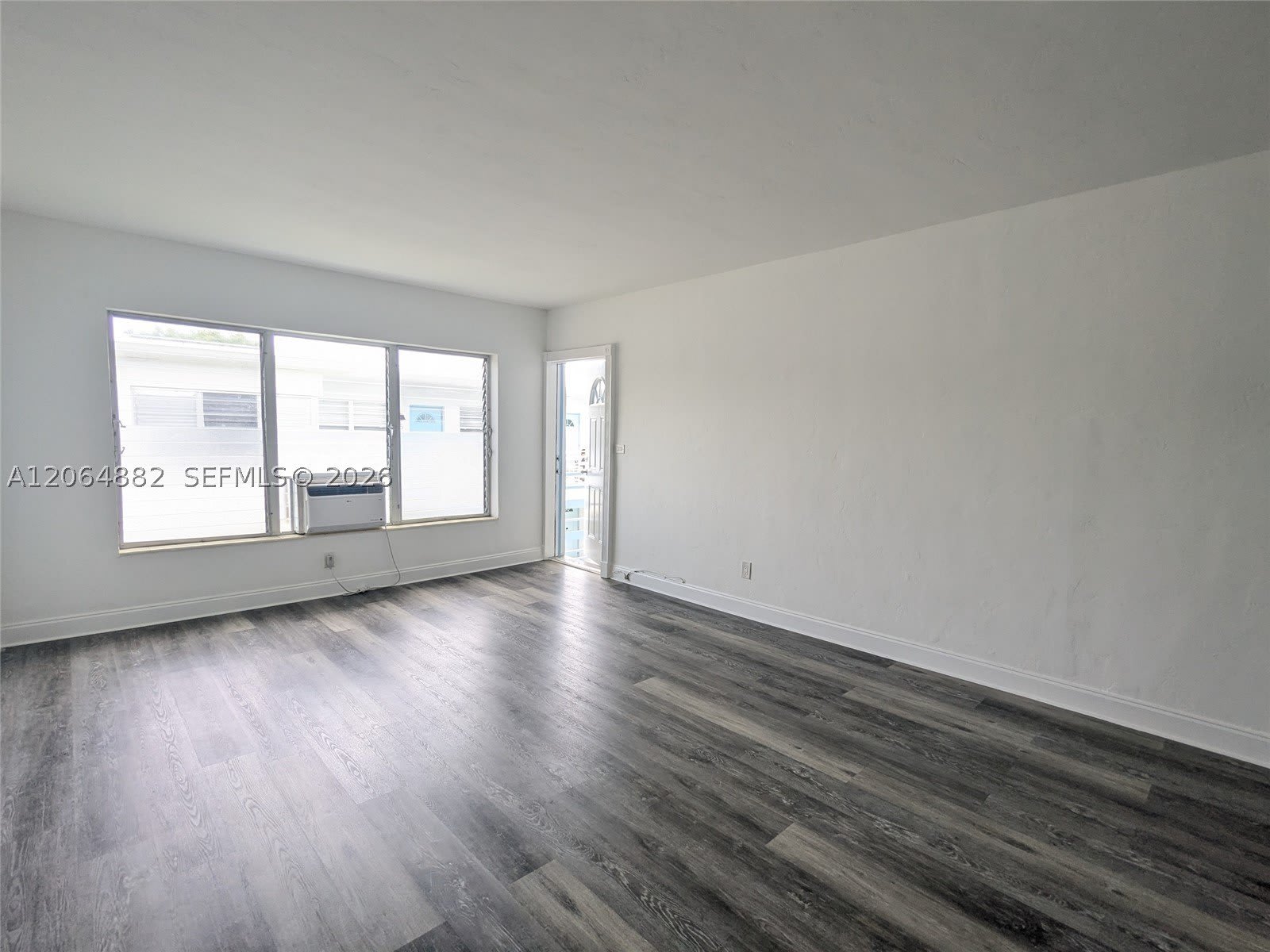 7805 Crespi Blvd – photo 5