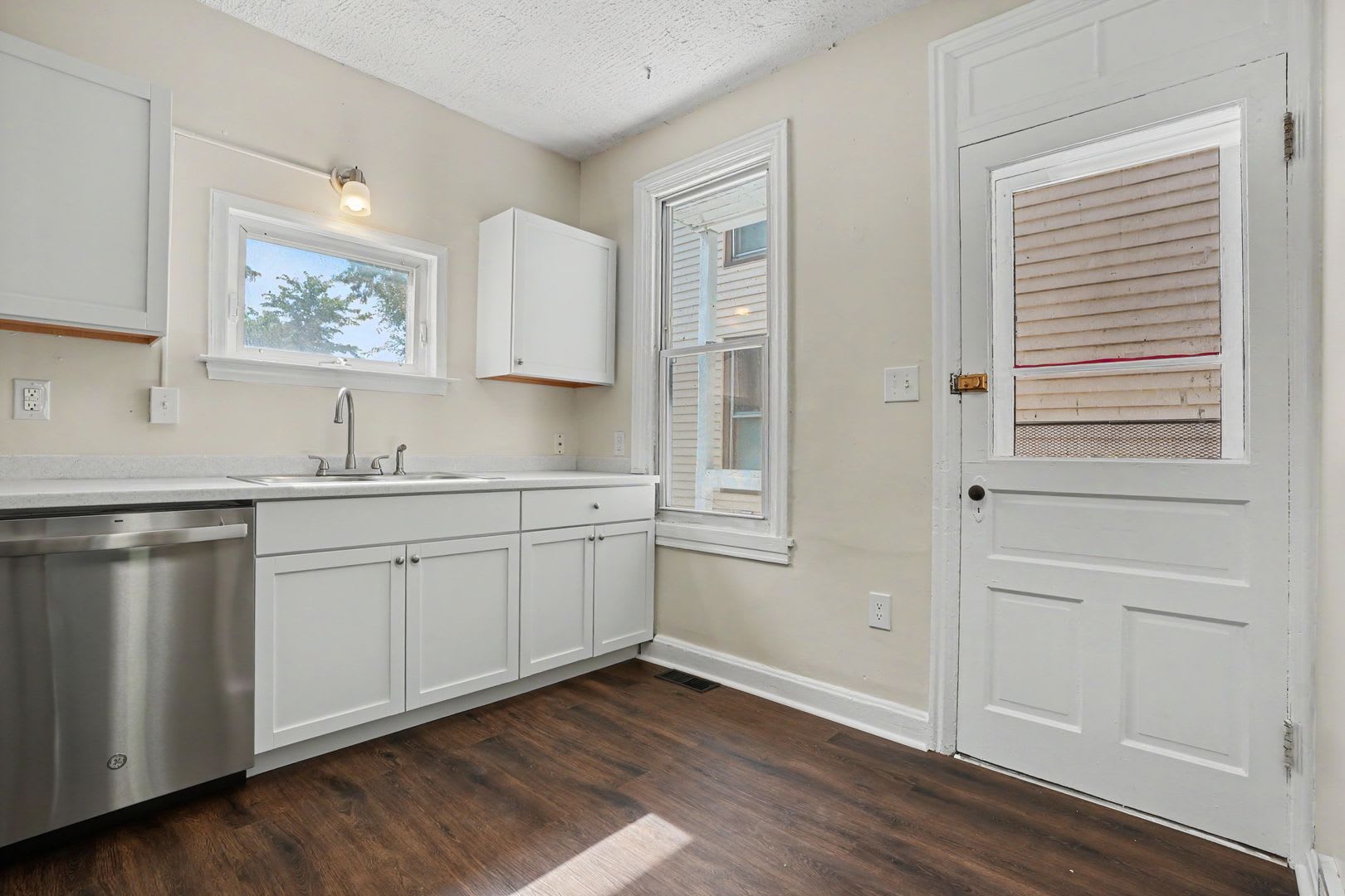 Newly renovated 2 bedroom House near Carlisle school complex – photo 4