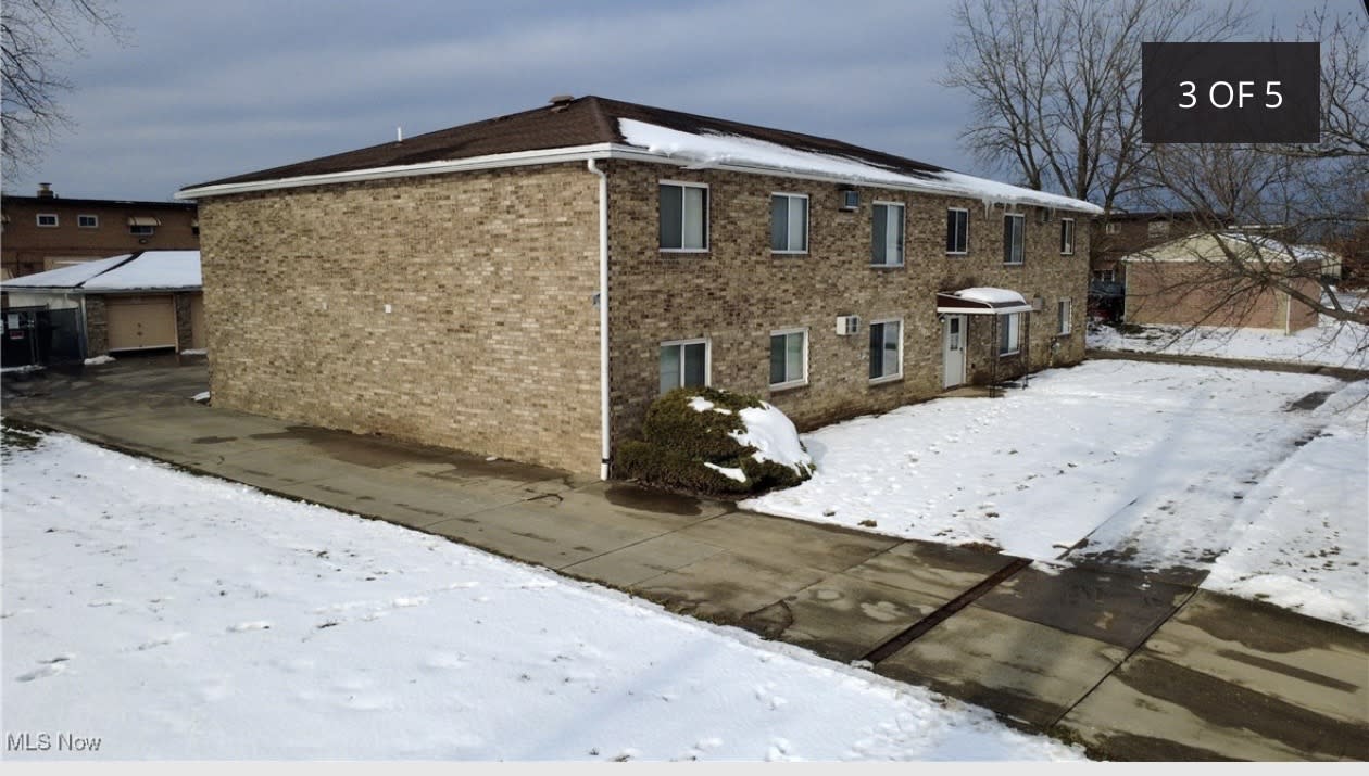 5790 Lee Rd – photo 1