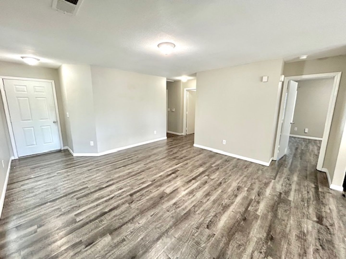 Cozy 3 Bedroom Home in Convenient Huntsville Location – photo 3