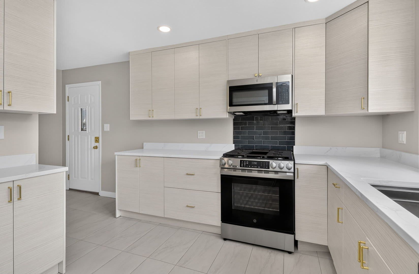112 S Iowa Avenue – photo 5