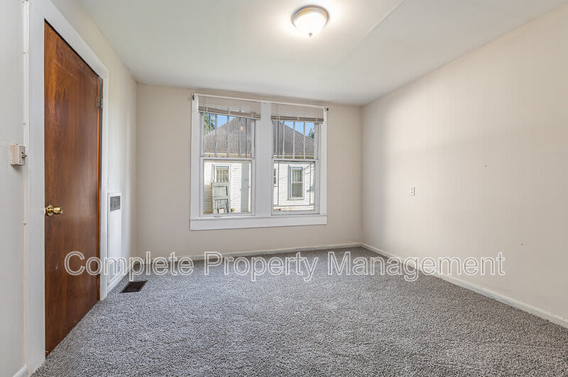 104 Henley Street – photo 3