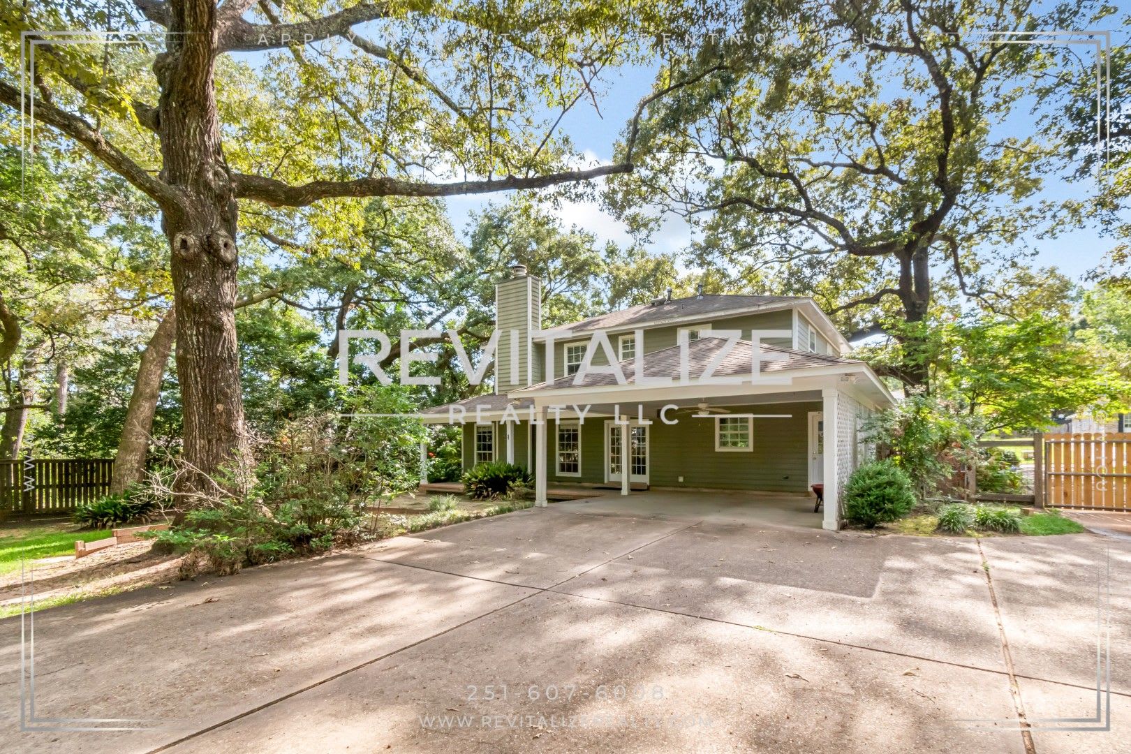 Two Story Charm With Spacious Backyard Lawn Care Included – photo 4