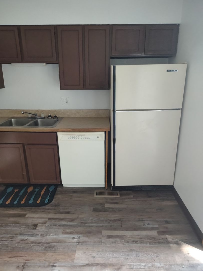 4 Bedroom/ 2 bath Centrally Located Split Level! – photo 4