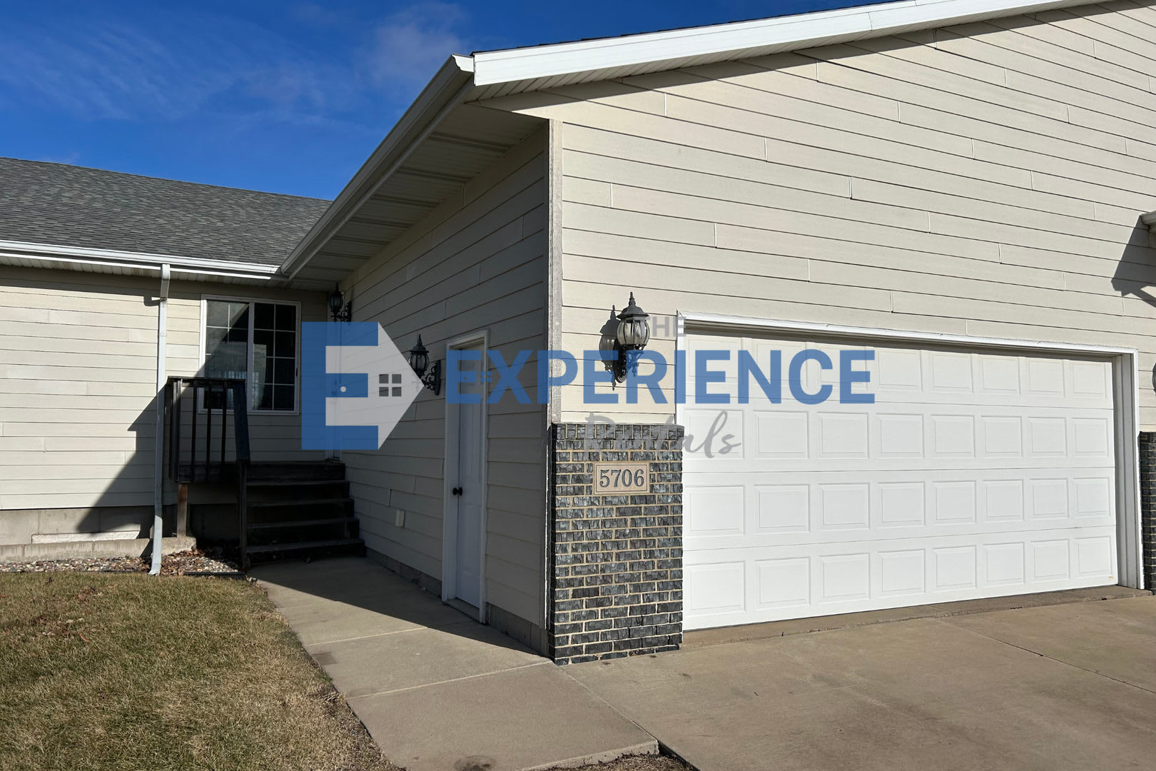 Spacious West Side Gem with Modern Comforts and Endless Possibilities! – photo 2