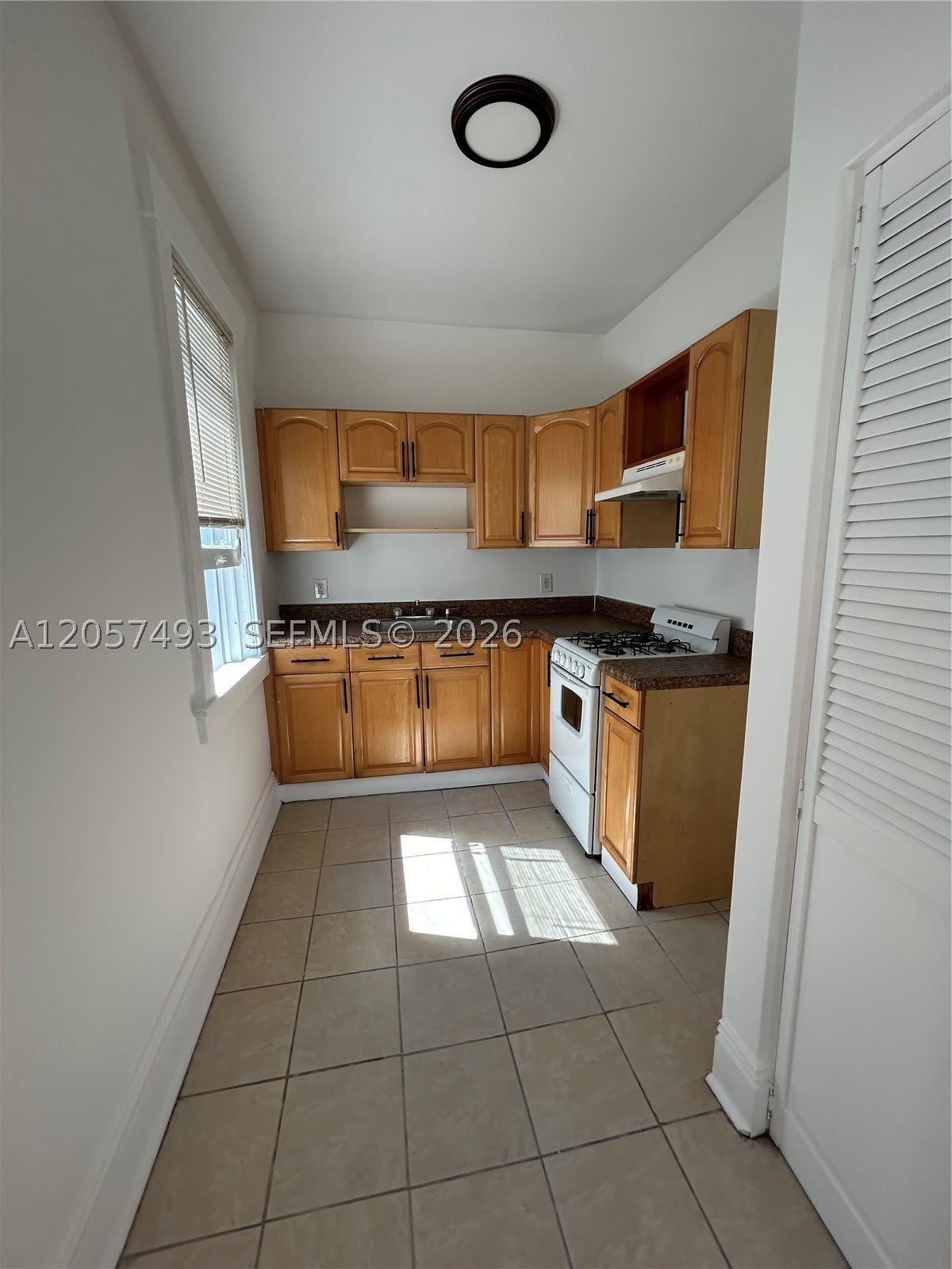 529 Ne 66Th St – photo 1