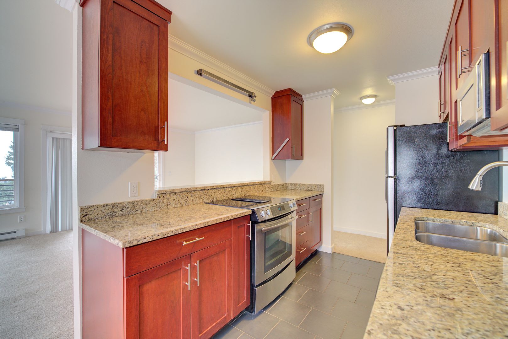3Bd 1 75Ba Seattle Condo – photo 5