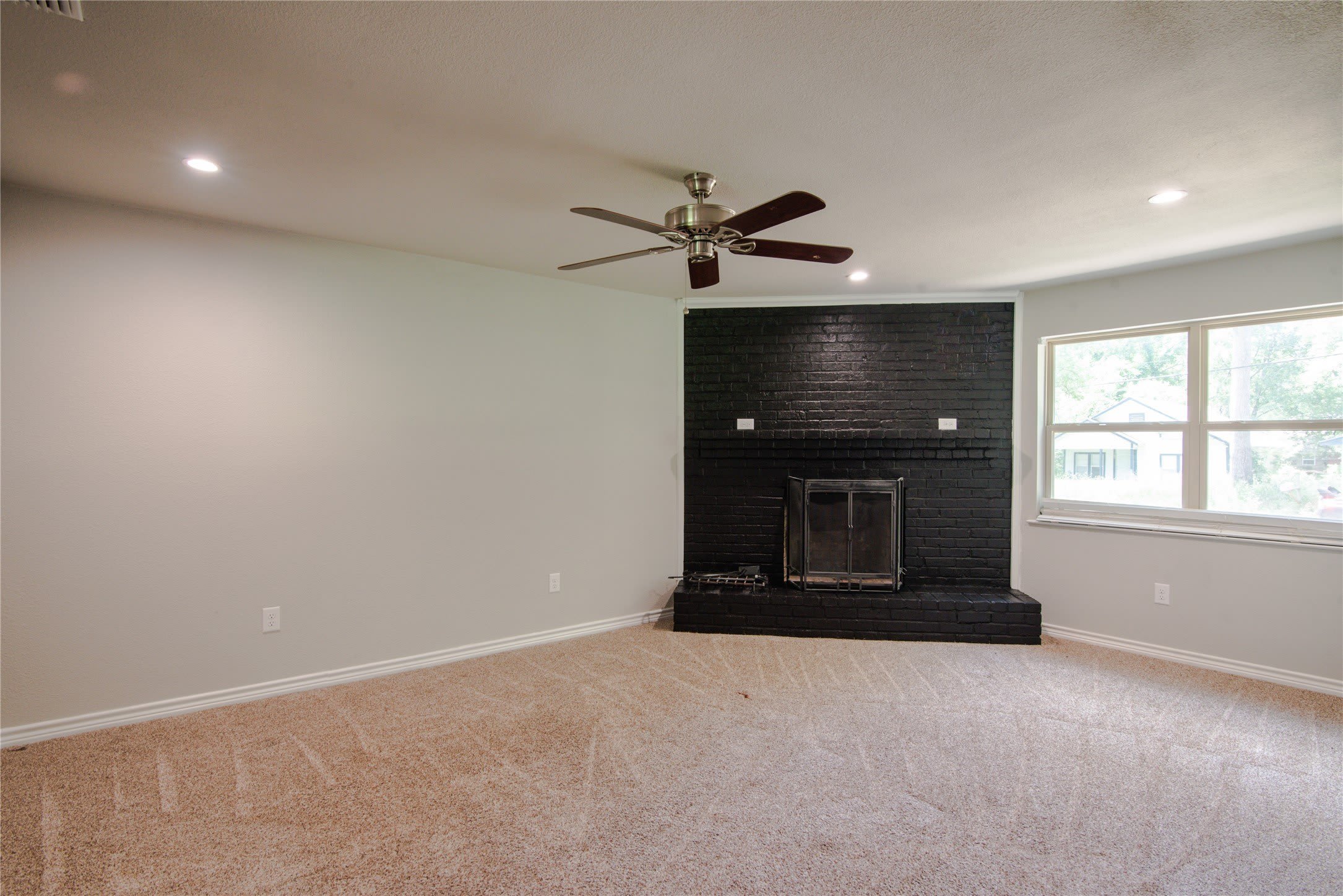 607 E 15th Street – photo 4
