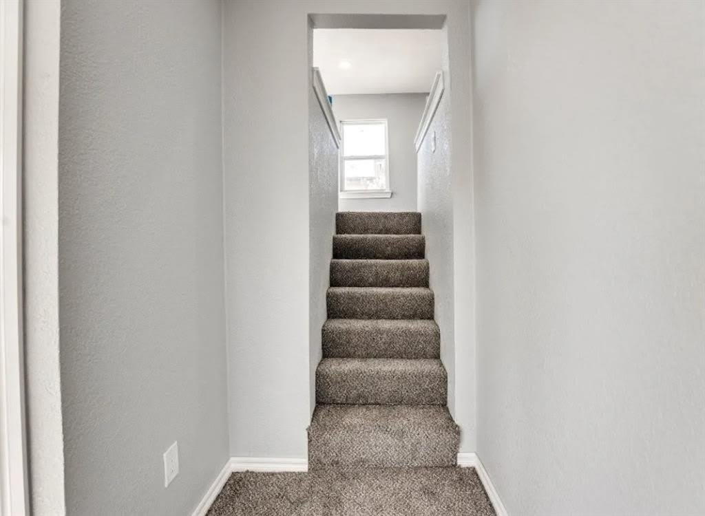 228 W Fairchild – photo 4