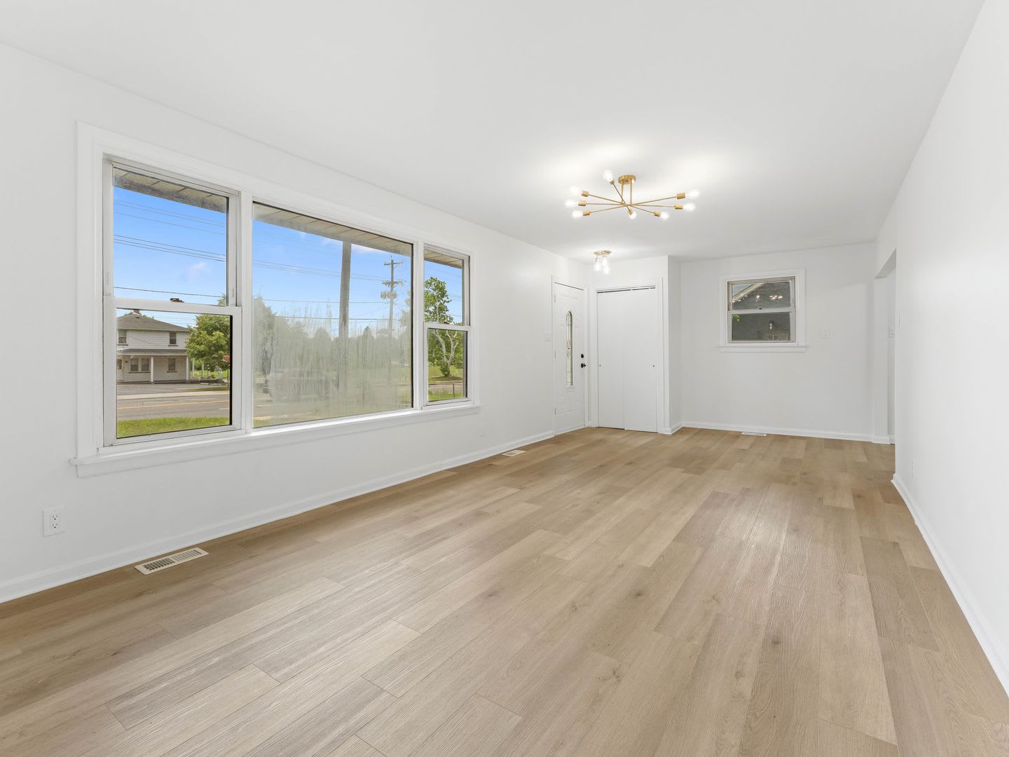 Newly Renovated 3BR Home in Lawnside with Designer Kitchen, Modern Bath & Huge Yard – photo 5
