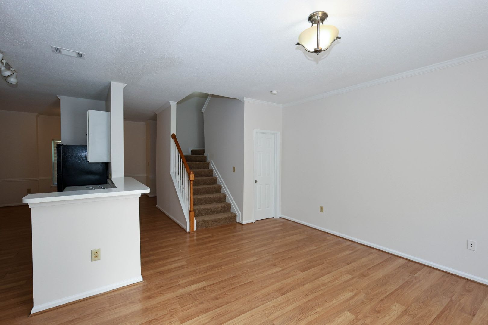 Beautiful 3 Bedroom Townhome – photo 4