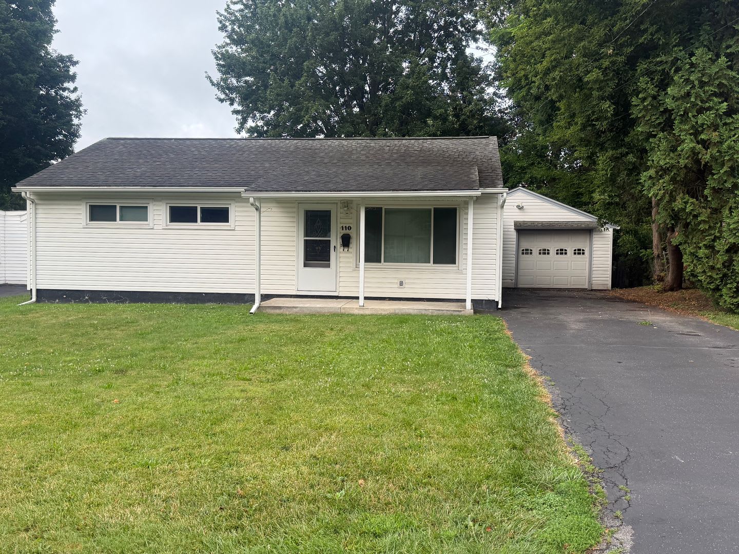 Excellent Liverpool 3 Bedroom Ranch With Garage And Private Yard – photo 1