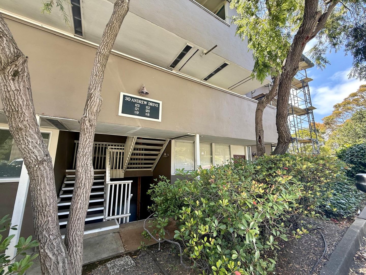 Beautifully Updated Two Bed One Bath Tiburon Condo With Panoramic Views – photo 2