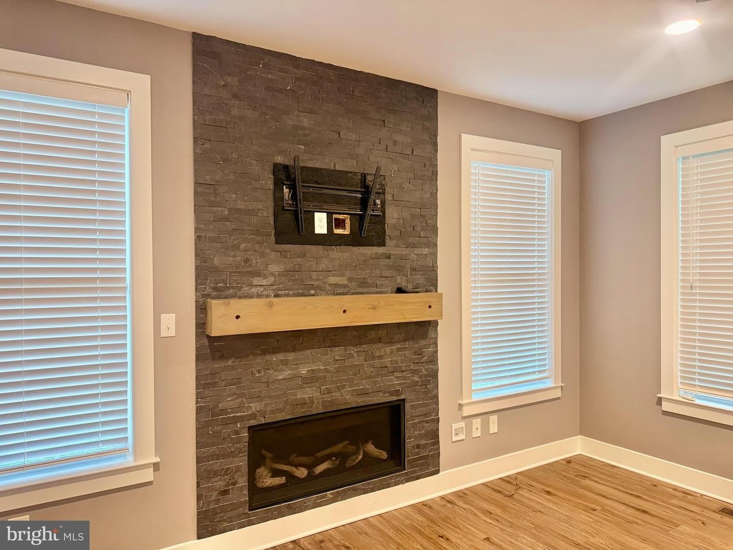 1921 MONTEVIDEO RD – photo 5