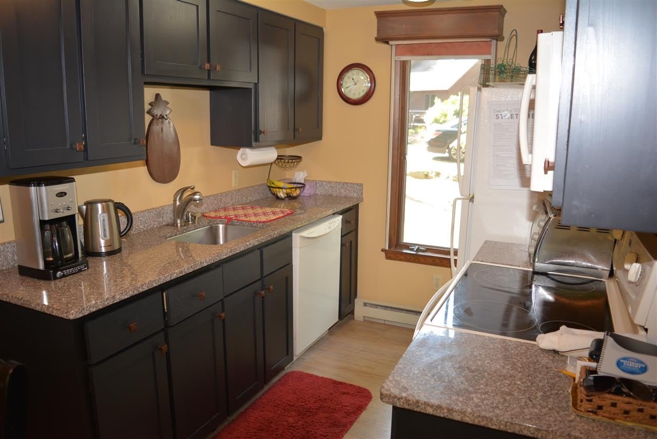 10 Bay Tree Lane – photo 1