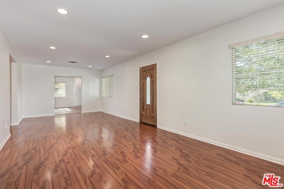 17322 Martha St – photo 5