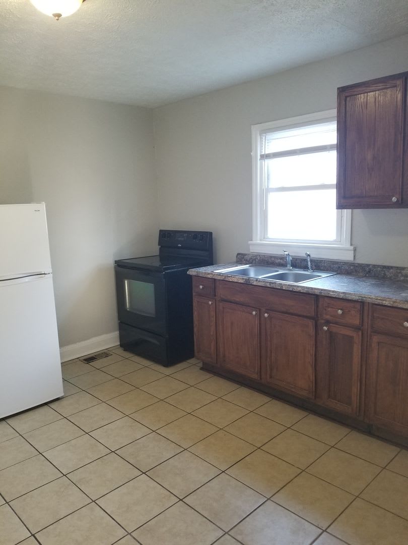 Nice Two Bedroom House Cozy two bedroom house off of Campbell Avenue! – photo 4
