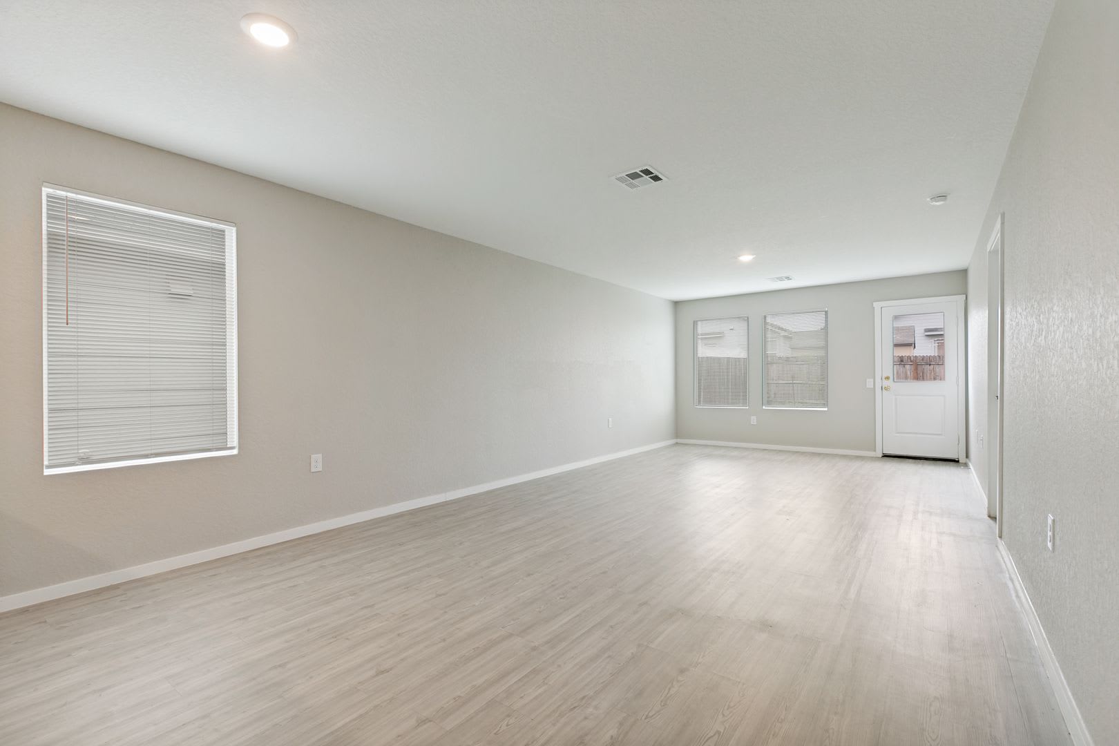 CHARMING 4-BEDROOM IN NEWLY CONSTRUCTED VALLE SOL – photo 5