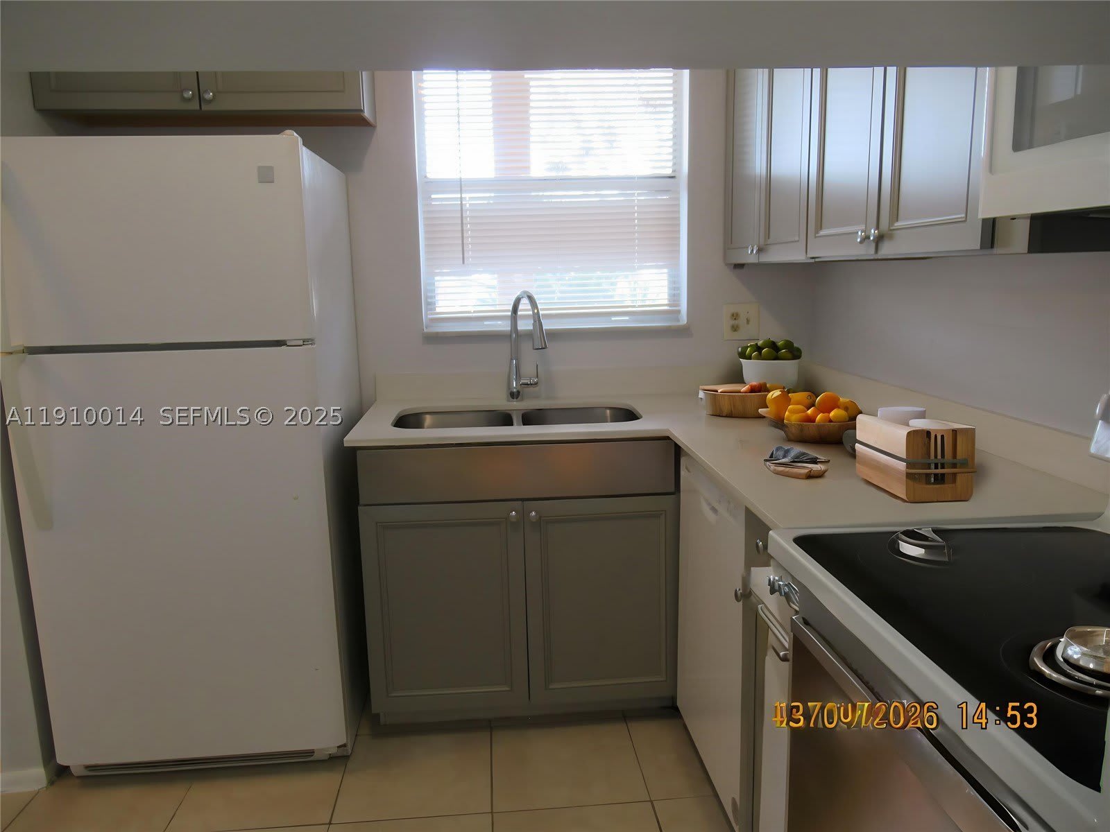 8400 Sunrise Lakes Blvd – photo 4