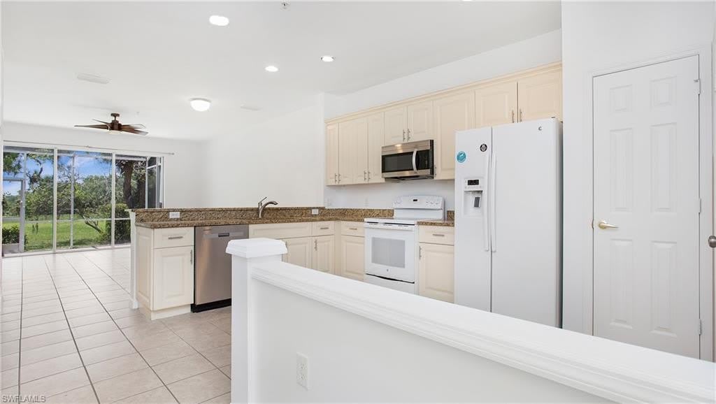 880 Hampton Cir – photo 3