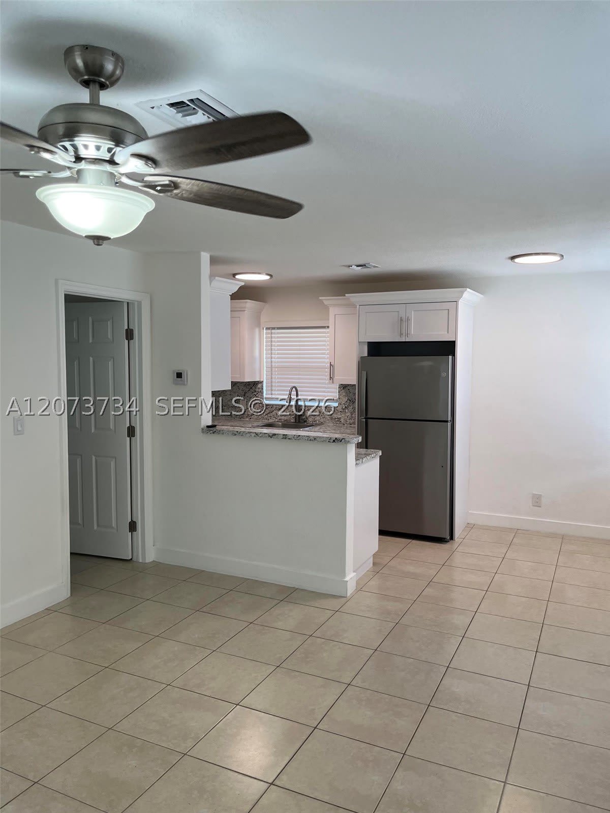 330 NE 7th St – photo 1