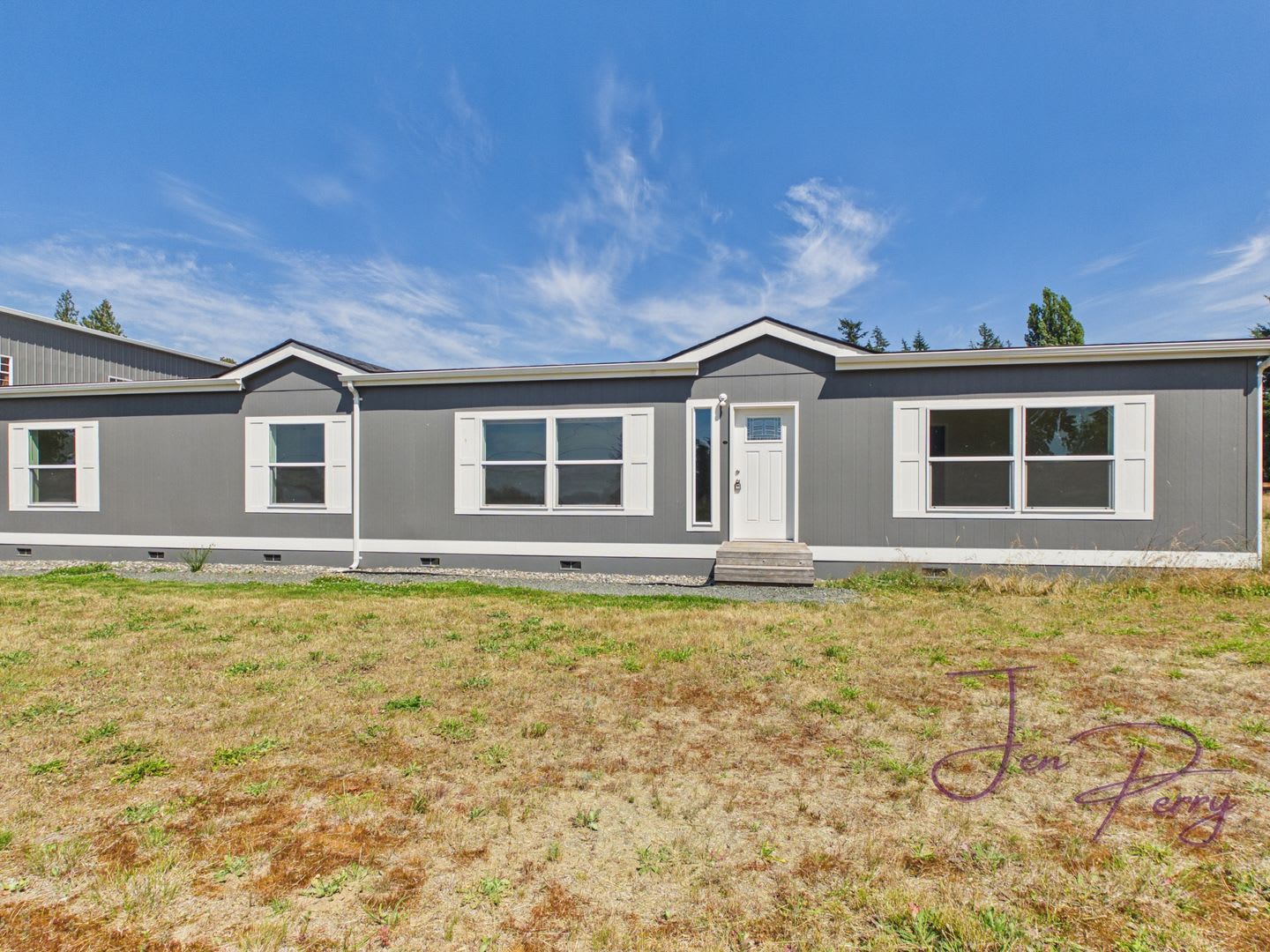 Large Spacious 5 Bedroom House With Fenced Yard – photo 3