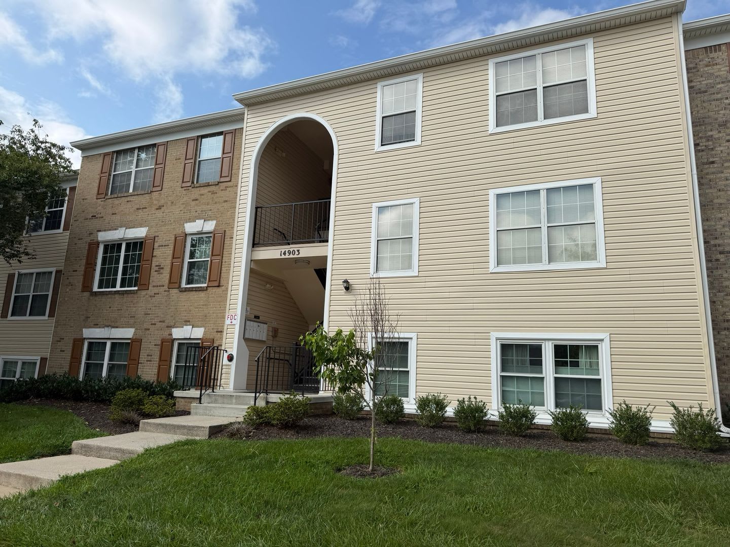 Impressive Unit Close to Shopping, Parks, METRO and more. – photo 1