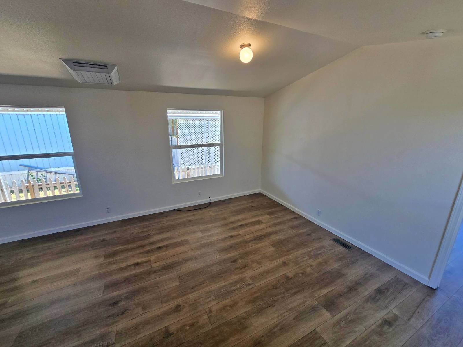 1342 Hannah St – photo 3
