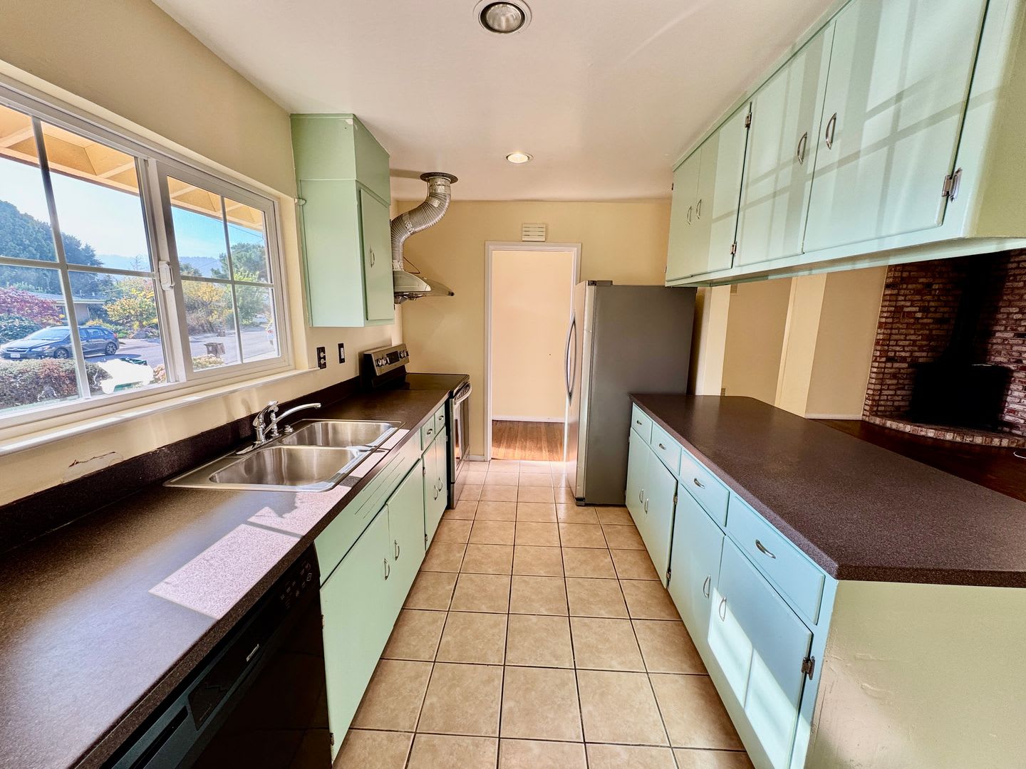 Single Family Home 3 Bed / 1 Bath Home w/ Familyroom – photo 5