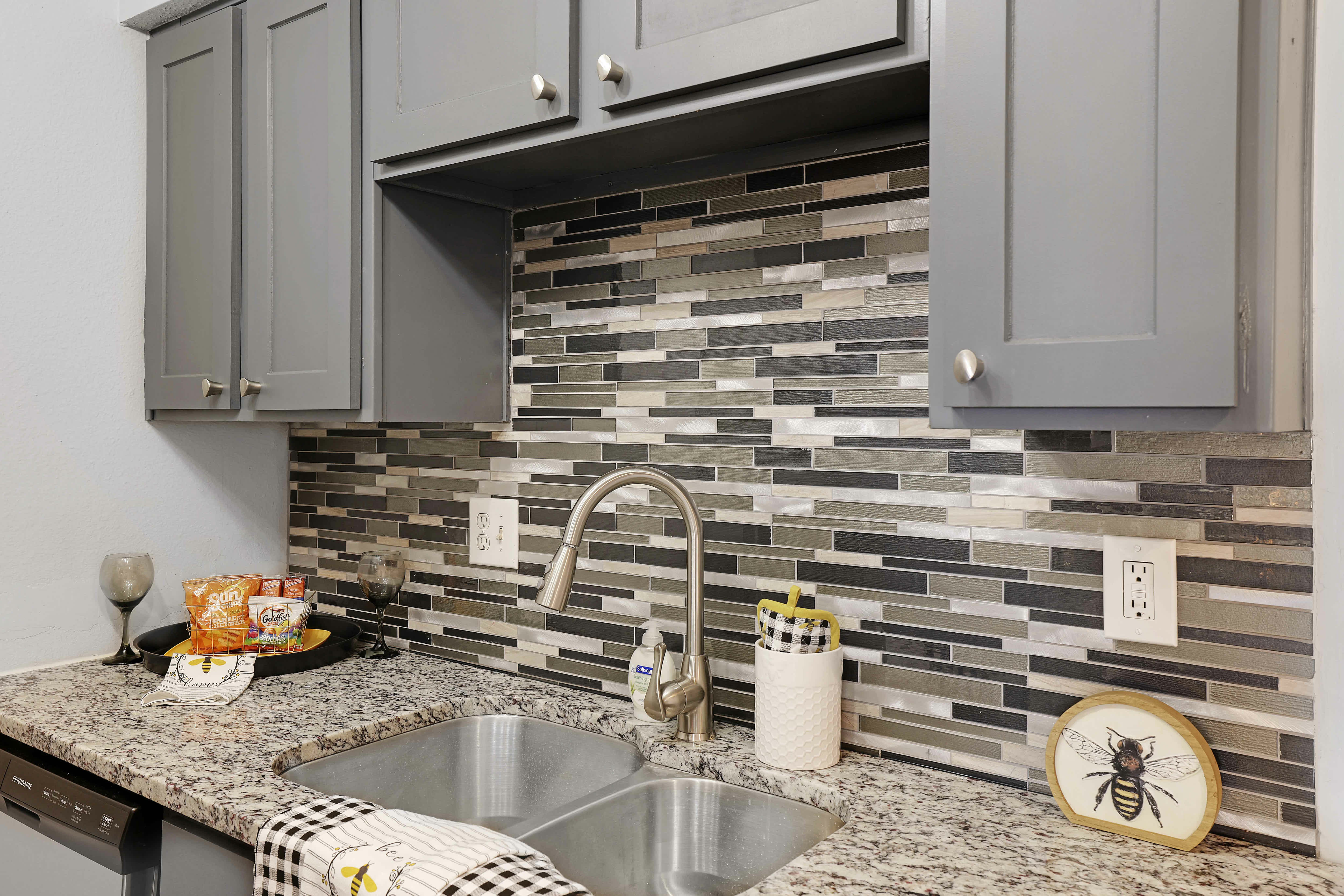 Marine Creek Apartments – photo 2
