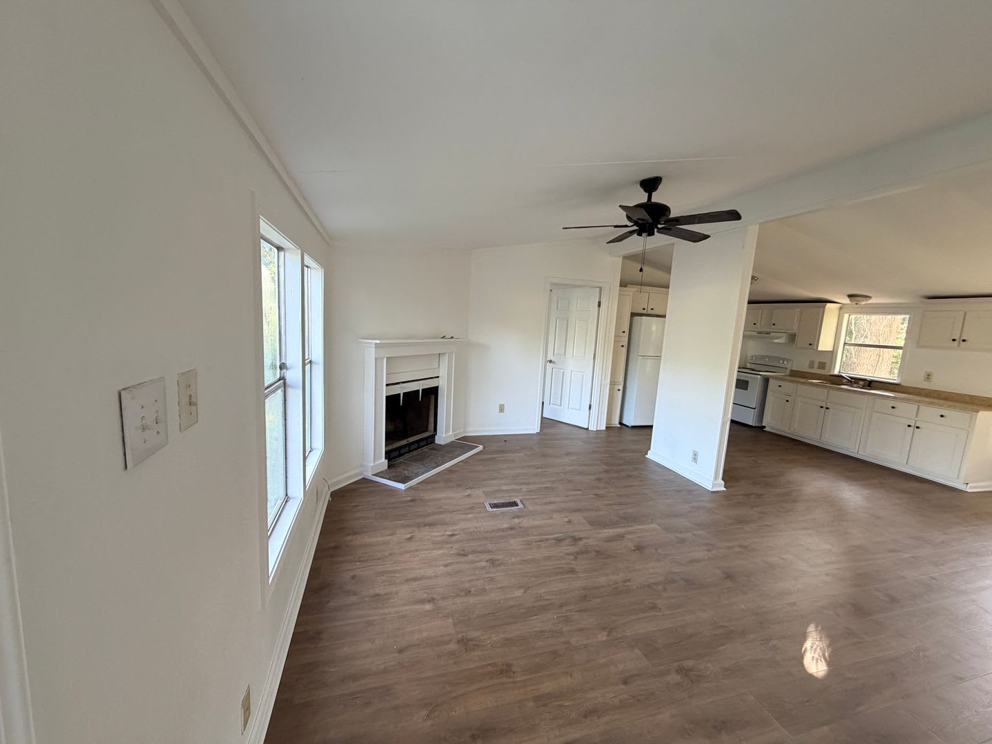 Updated 3-Bedroom Mobile Home with Modern Finishes in Valdosta – photo 4